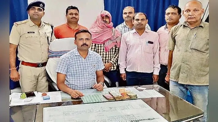 रेलवे का पैसा लेकर भागने वाला हटिया स्टेशन का क्लर्क पकड़ाया