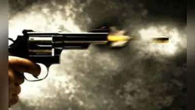 बीच सड़क पर मां, पिता, पत्नी और बेटे की हत्या कर शख्स ने खुद को भी मारी गोली