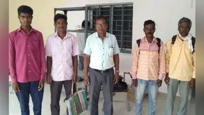गुमला : शहीद के गांव की अनदेखी, पीने के पानी और सुविधाओं के लिए तरस रहे ग्रामीण