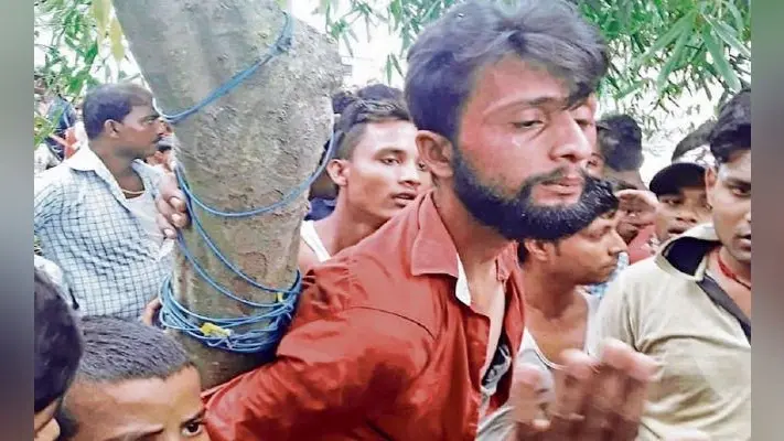 दरभंगा : बाइक लुटेरे को पेड़ से बांधकर पीटा
