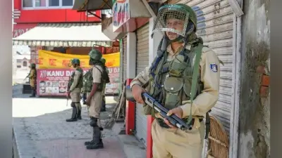 श्रीनगर में हिंसा की घटनाओं के बाद फिर से पाबंदियां लागू