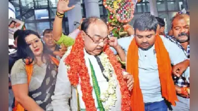 शोभन चटर्जी व बैशाखी बनर्जी लौटे कोलकाता, एयरपोर्ट पर भव्य स्वागत