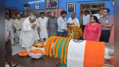 पूर्व मुख्यमंत्री जगन्नाथ मिश्रा के अंतिम दर्शन के लिए घर पर रखा गया पार्थिव शरीर, सीएम नीतीश ने दी श्रद्धांजलि
