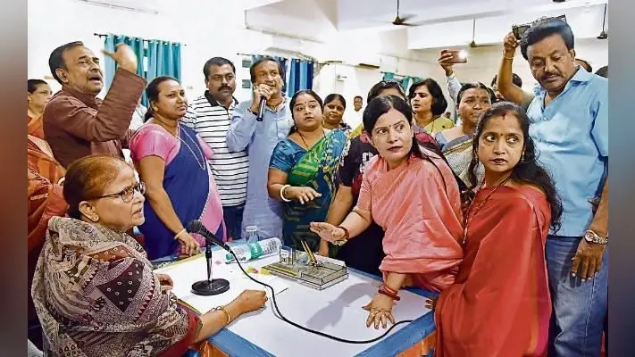 पटना : दो घंटे तक हंगामा, एजेंडे से हट कर हुई बहस, सिर्फ तीन प्रस्ताव ही हुए पारित