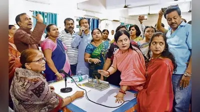 पटना : दो घंटे तक हंगामा, एजेंडे से हट कर हुई बहस, सिर्फ तीन प्रस्ताव ही हुए पारित