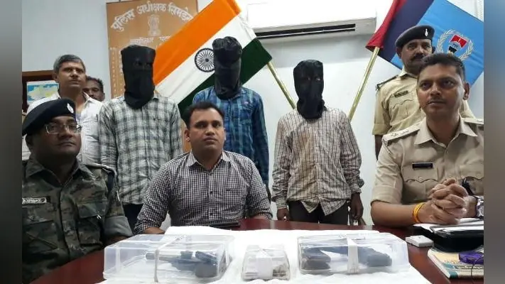 सिमडेगा : पीएलएफआई के तीन नक्सली गिरफ्तार, हथियार भी बरामद