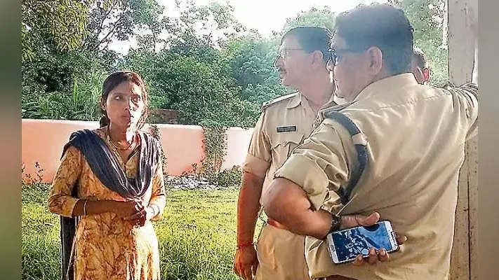 रातू : चाकू दिखा कर बंधन बैंक की एजेंट से “2.10 लाख की लूट