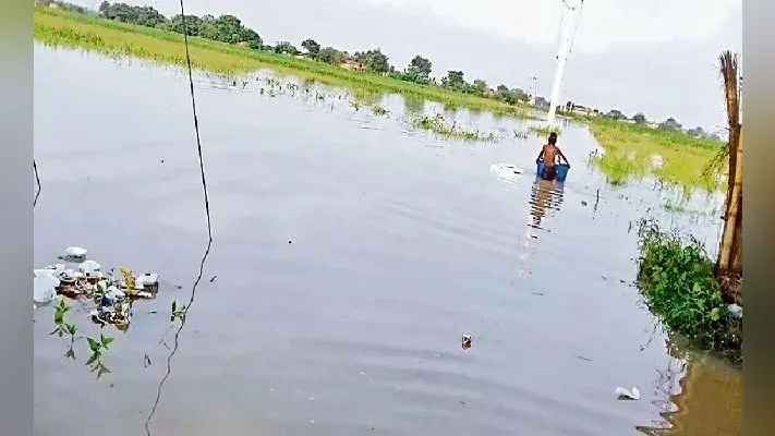 पटना : दियारे के निचले इलाकों में घुसा बाढ़ का पानी