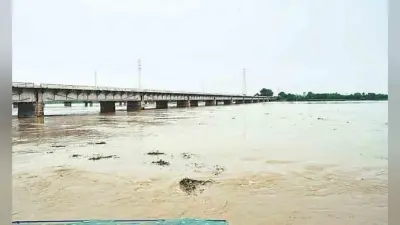 अचानक बढ़ने लगी गंगा, खाली होने लगे गांव