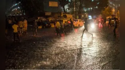 रात की बारिश में डूबे कई इलाके