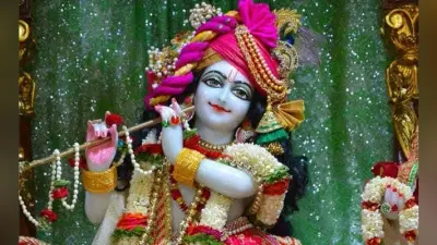 जन्माष्टमी की धूम, मंदिरों में जुटी श्रद्धालुओं की भीड़