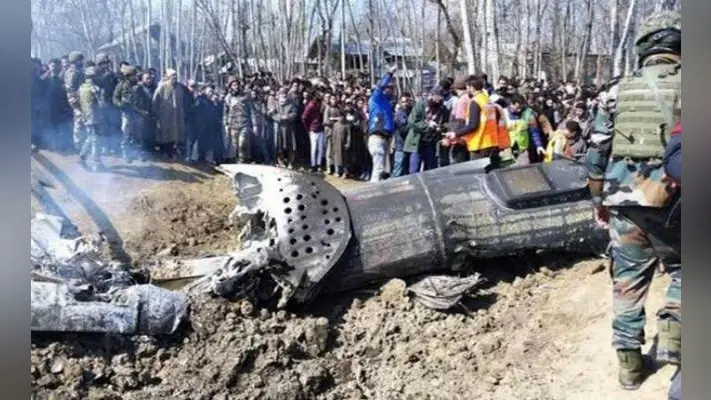 कश्मीर हेलीकॉप्टर क्रैश मामले में भारतीय वायुसेना क��� पांच अधिकारी दोषी करार