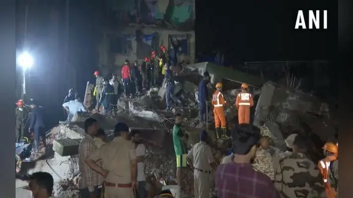 महाराष्ट्र: ताश के पत्तों की तरह ढह गयी इमारत, दो की मौत