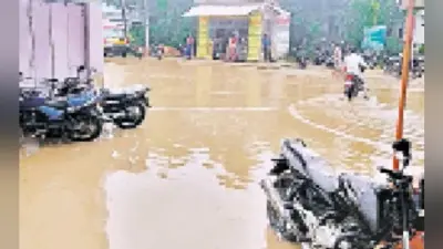 बारिश से सदर अस्पताल का परिसर डूबा, मरीजों को परेशानी