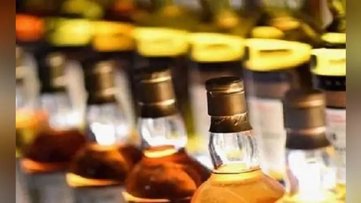शराबबंदी में बिहार का आंगनबाड़ी केंद्र बना ठिकाना, छापेमारी के दौरान तहखाने में मिला विदेशी शराब का जखीरा