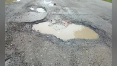 सड़कों पर जानलेवा गड्ढे और दर्द देने वाला ज्वायंट