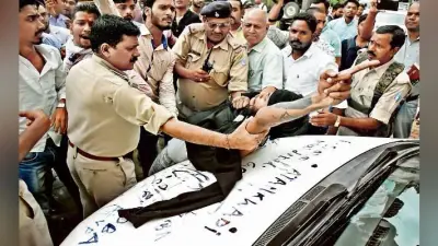 शर्मनाक ! विद्यार्थी परिषद ने विनोबा भावे विवि के कुलपति के वाहन पर लिख दिया आतंकवादी वीसी