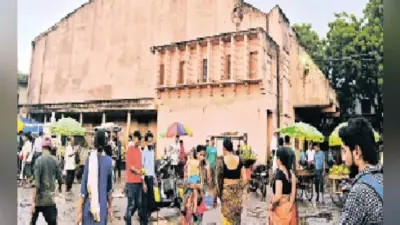 स्कूलों में ठहरते हैं पिंडदानी, निगम के करोड़ों के भवन रहते हैं खाली