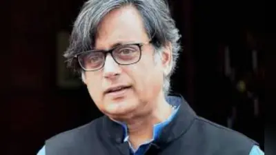 प्रधानमंत्री मोदी की तारीफ कर फंसे शशि थरूर, केरल कांग्रेस ने भेजा नोटिस