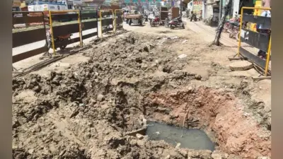 मुहल्ला दर मुहल्ला सड़कें खोद भूल गये जिम्मेदार, लोग हो रहे परेशान