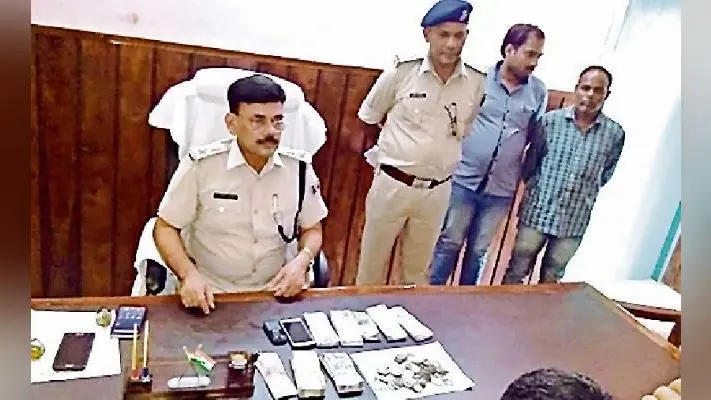 कैमूर : 7.50 लाख के नकली नोट व चांदी के 104 सिक्के बरामद