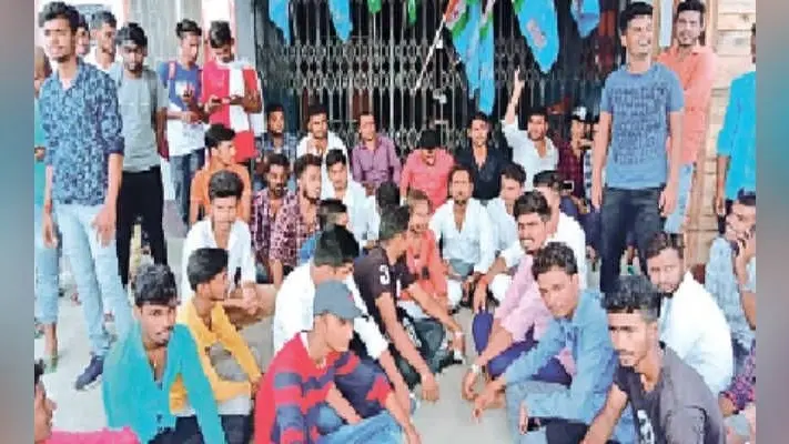 एस सिन्हा कॉलेज बना सियासी अखाड़ा, माहौल गरमाया