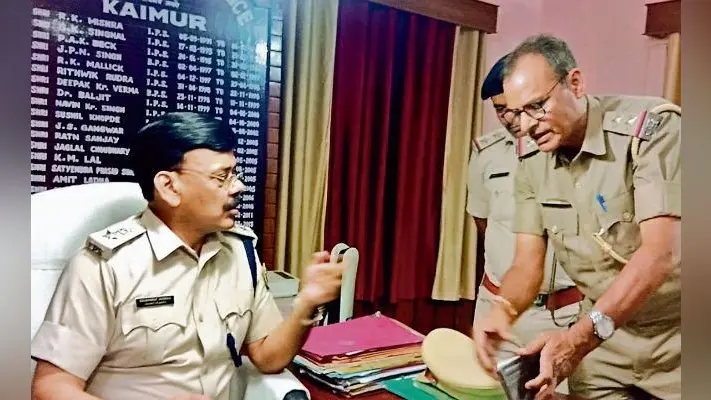 कैमूर : चार बोतल शराब के साथ कुदरा थाने में तैनात दारोगा गिरफ्तार