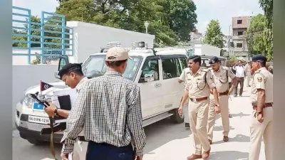 गोपालगंज में ठेकेदार की हत्या में फरार अभियंता के आवास से मिले लाखों कैश व कीमती जेवर