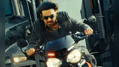 Saaho Box Office Collection Day 2: फिल्म की कमाई ने तोड़े कई रिकॉर्ड, लेकिन ”बाहुबली” से रह गयी पीछे