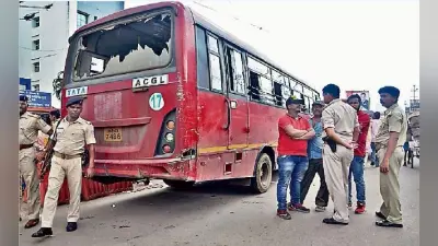 रांची : ई-रिक्शा चालकों की गुंडागर्दी, सिटी बस में तोड़फोड़