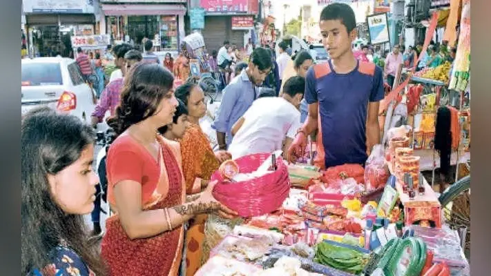 60 रूपये दर्जन बिका केला, दो सौ रुपये किलो सामा का आटा
