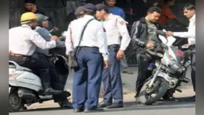 ट्रैफिक के नये नियम लागू होने के पहले दिन ही दिल्ली में कटे 3,900 चालान