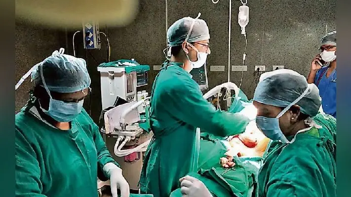 रांची : रिम्स के कैंसर विंग में हुई महिला के ब्रेस्ट कैंसर की पहली सर्जरी