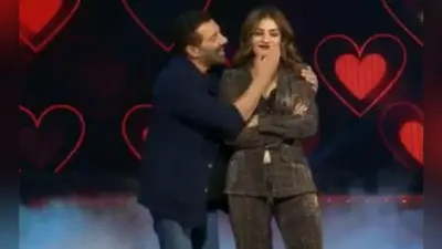 VIDEO: रवीना टंडन संग डांस कर रहे थे सनी देओल, तभी बेटे ने स्टेज पर आकर किया कुछ ऐसा