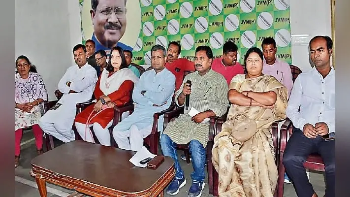 रांची : जनता से जुड़ें, चुनाव की तैयारी में लगें : बाबूलाल मरांडी