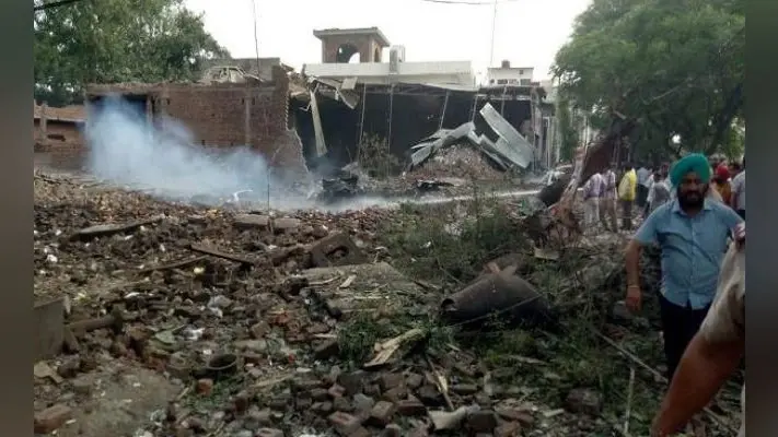 पंजाब के गुरदासपुर में पटाखा फैक्ट्री में ब्लास्ट, 23 लोगों की मौत, 20 घायल, बचाव कार्य जारी