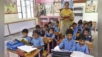 शिक्षकों को विद्यार्थियों के लिए हमेशा रोल मॉडल बनना होगा