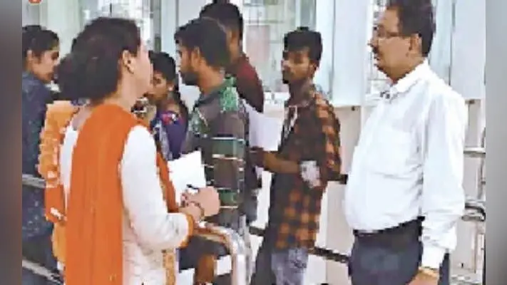 कटा एक दिन का वेतन, मांगा स्पष्टीकरण, होगी कार्रवाई
