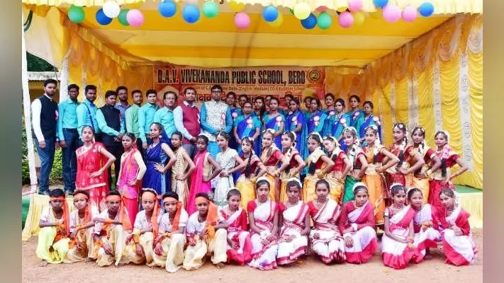 डीएवी विवेकानंद पब्लिक स्कूल में मना शिक्षक दिवस, बच्चों के माता-पिता हुए सम्मानित