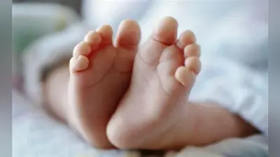 मालदा में आर्थिक तंगी से जूझ रहे माता-पिता ने बच्ची को बेचा