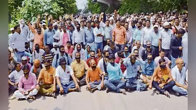 पटना : सड़क पर उतरे शिक्षक, मांगा समान काम के लिए समान वेतन