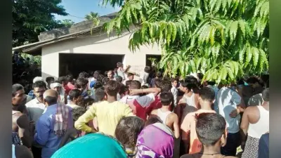 बच्चा चोर के शक में महिलाओं को बनाया बंधक, पुलिस पर पथराव