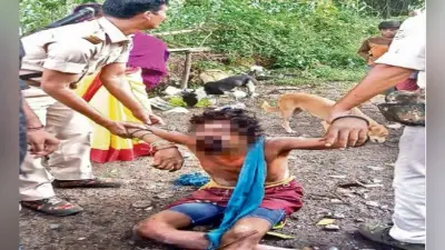 बच्चा चोर के संदेह में विक्षिप्त को पेड़ में बांध कर पीटा