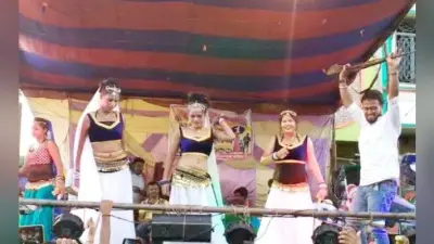 गोपालगंज : महावीरी अखाड़ा में राइफल लहराते युवक का नर्तकियों के साथ नृत्य करते वीडियो वायरल