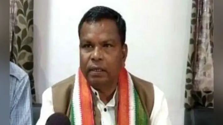 वायरल वीडियो: छत्तीसगढ़ के मंत्री ने कहा: कलेक्टर और एसपी का पकड़ो कॉलर और बनो नेता