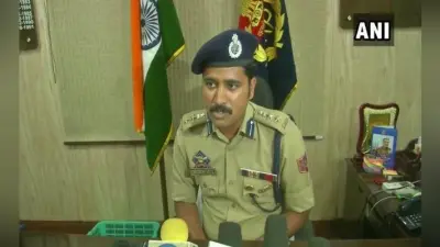 जम्मू-कश्मीर: ट्रक से AK-56 और AK-47 सहित भारी मात्रा में हथियार बरामद, तीन आतंकी गिरफ्तार