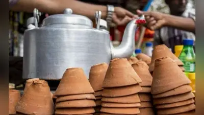 Plastic उत्पाद के खिलाफ पहल : देश के 400 रेलवे स्टेशनों पर मिट्टी के कुल्हड़ और गिलास में मिलेगी चाय और लस्सी
