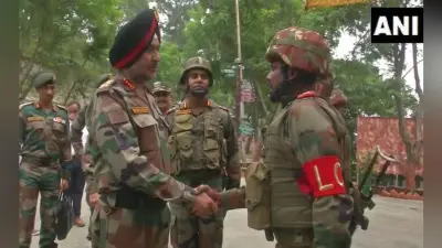सेना के कमांडर ने जम्मू क्षेत्र में LoC के पास अग्रिम चौकियों का किया दौरा
