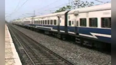 पटना जनशताब्दी ट्रेन में बिना सीट दिया जा रहा कंफर्म टिकट