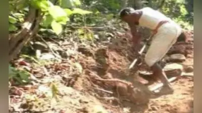 कान्हाचट्टी में पहाड़ काट कर बना दी सड़क
